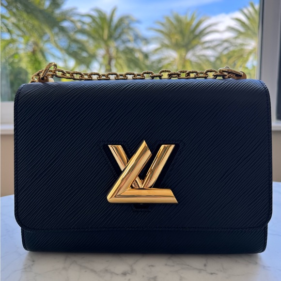 Louis Vuitton MM Black leather with gold twist chain bag like new! - Picture 2 of 11